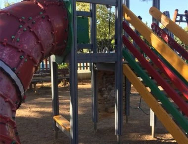 Κηφισιά: Παραλίγο τραγωδία σε παιδική χαρά - 3χρονο κοριτσάκι νοσηλεύεται με κρανιακά κατάγματα (φωτό)